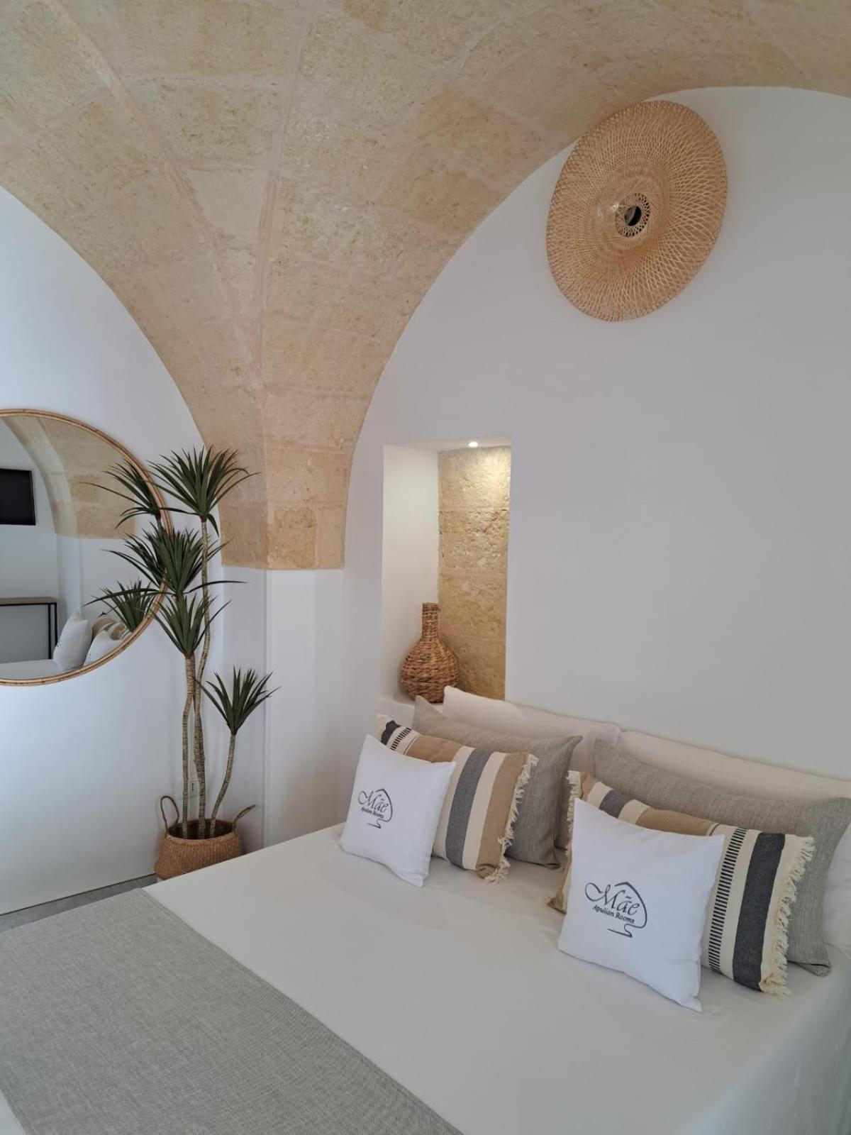 Mae Apulian Rooms กร็อตตาเย ภายนอก รูปภาพ
