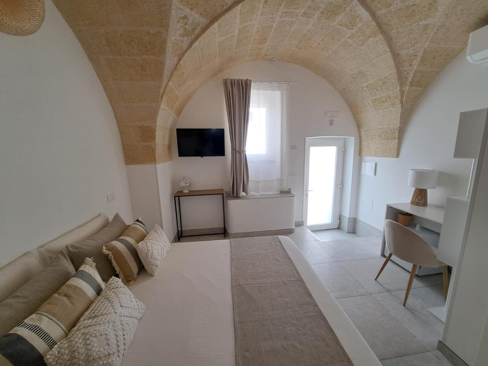 Mae Apulian Rooms กร็อตตาเย ภายนอก รูปภาพ